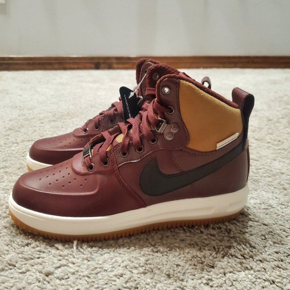 Brand new Nike Lunar Force 1 Duck Boots in Barkroot Brown/Black Size 6Y